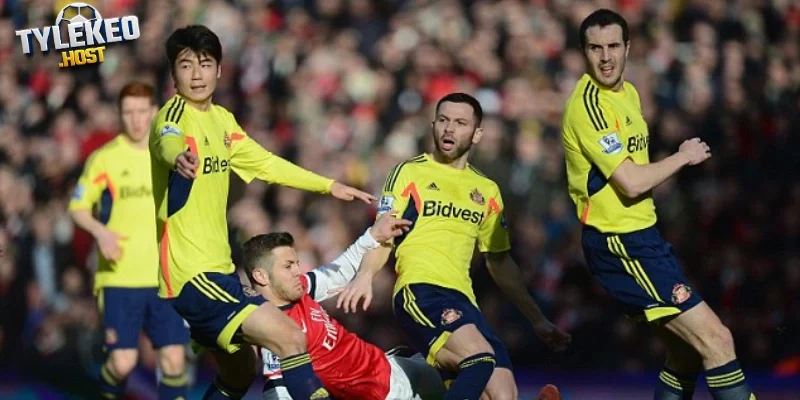 Cuộc đua vô địch Premier League nóng lên từng giờ